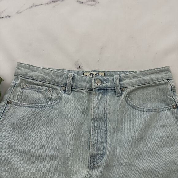 We The Free People Going Rogue Denim Mini Skirt Size 29 Light Wash Distressed - Picture 2 of 11